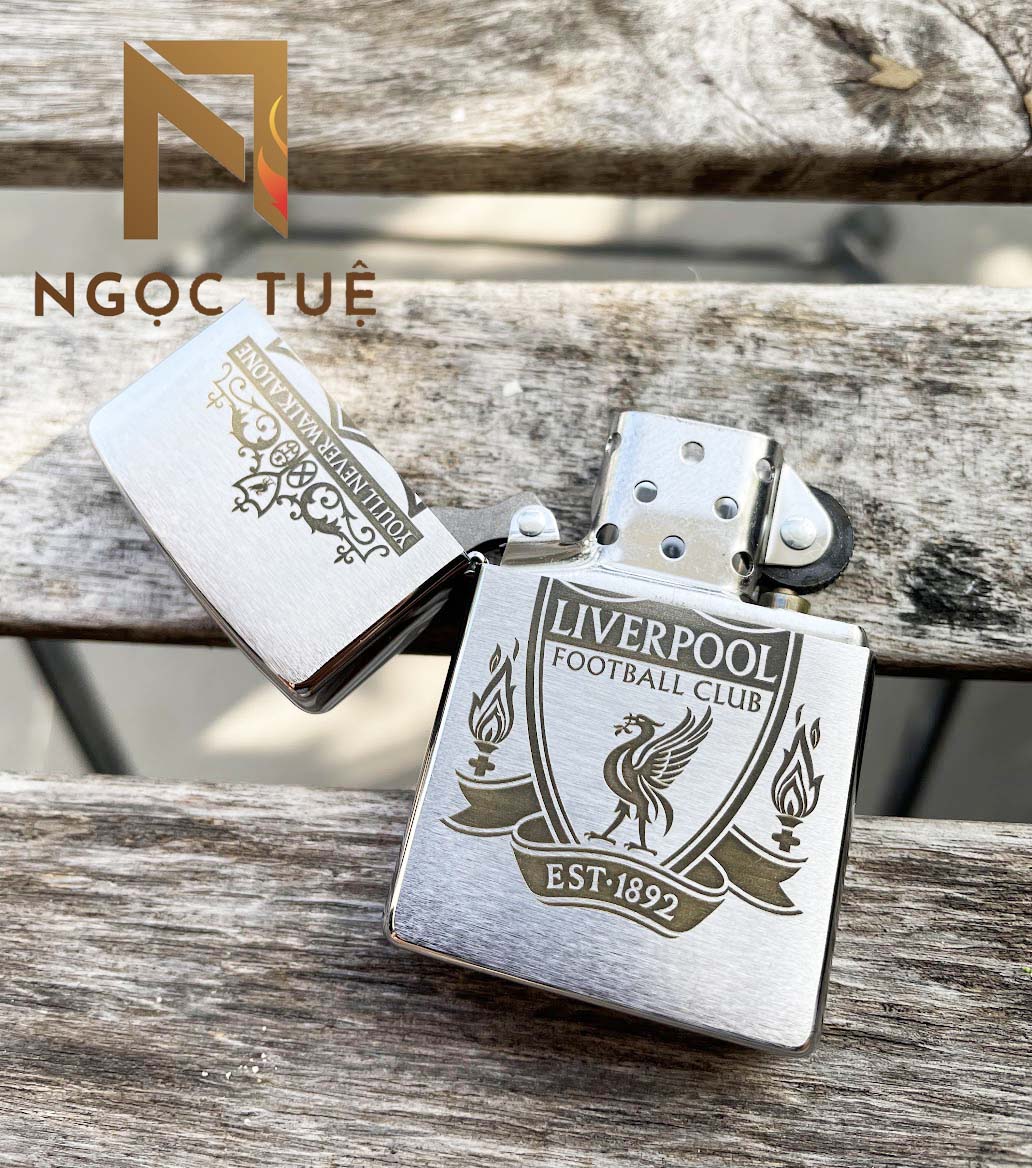 Zippo Nhám Khắc Đen Hình Logo Liverpool