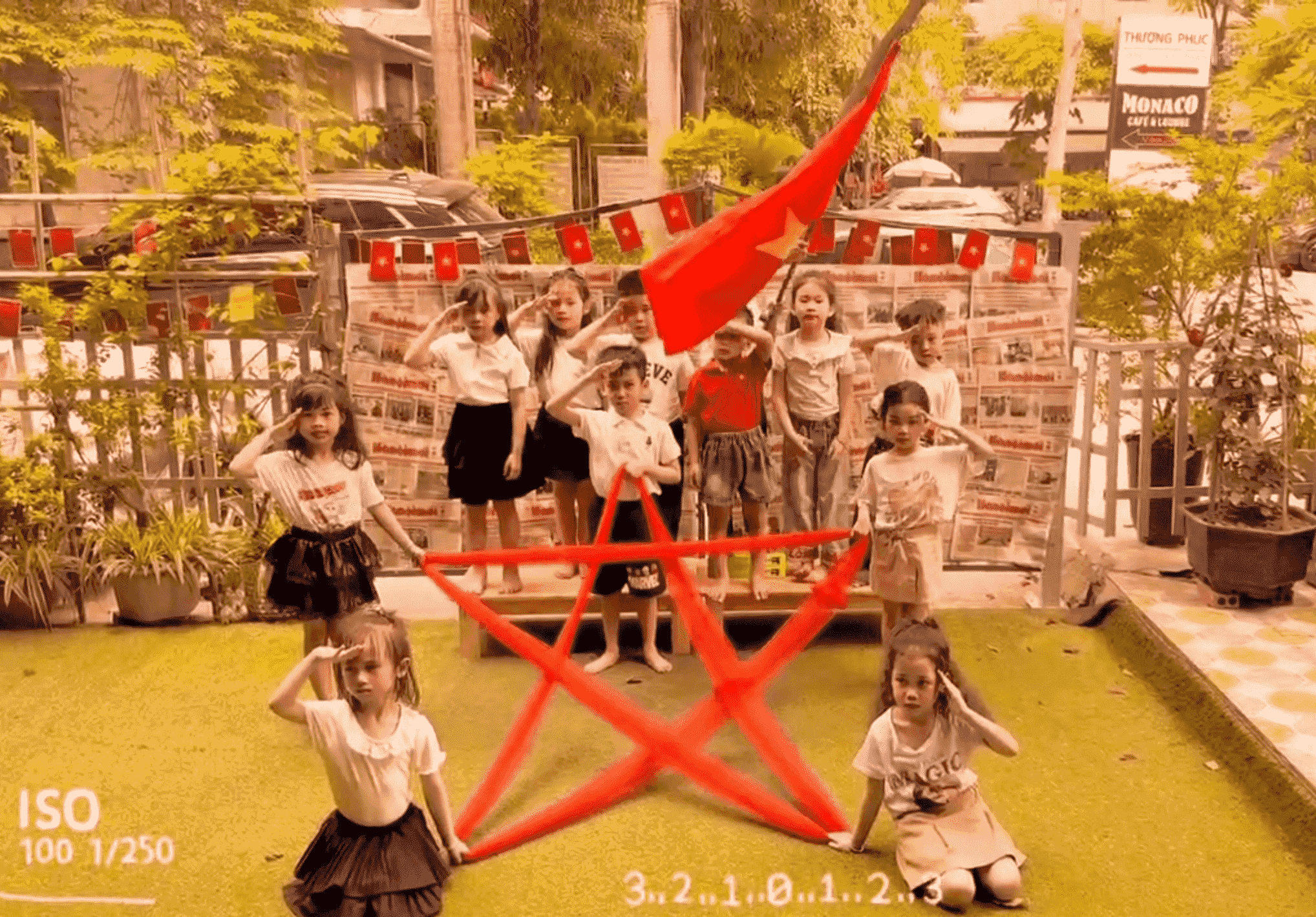 MỘT VIỆT NAM BẤT KHUẤT - MỘT TUỔI THƠ TỰ HÀO