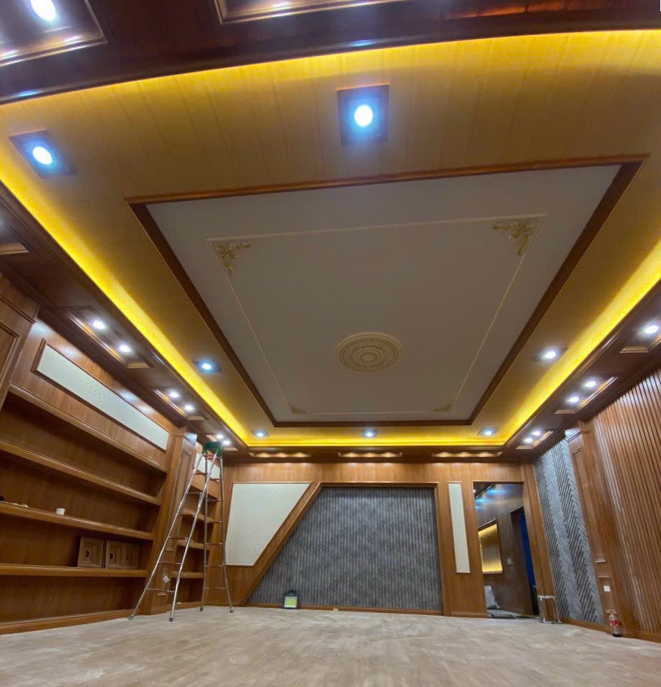 Cách xử lý tường bị ẩm bong tróc với tấm nhựa ốp tường 