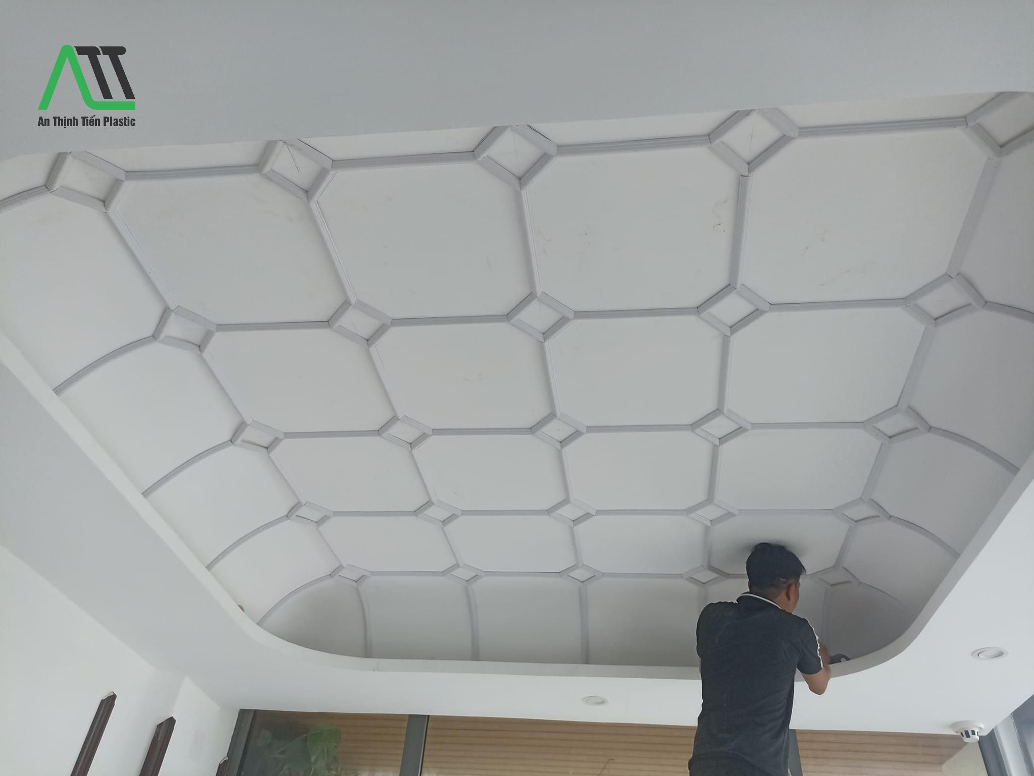 cách thi công phào chỉ nhựa PU