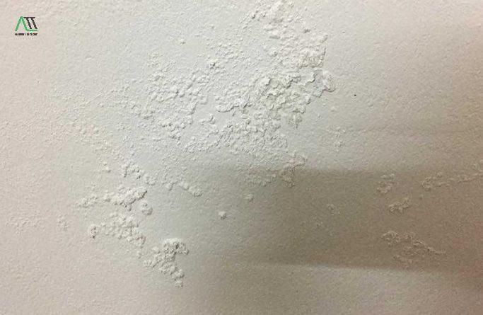 cách xử lý tường nhà bị bong tróc