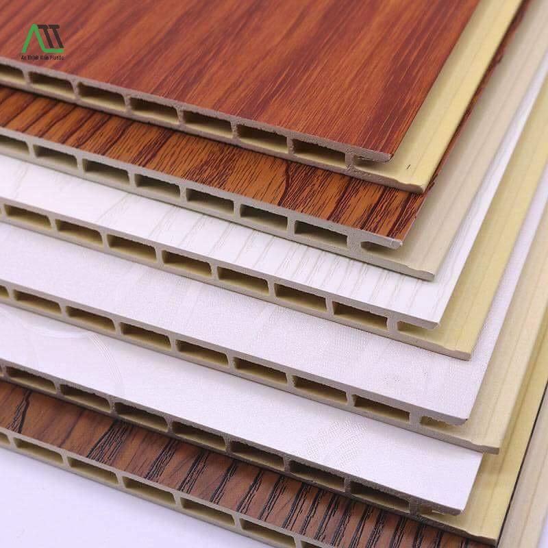 dùng tấm nhựa ốp tường có mùi khó chịu không