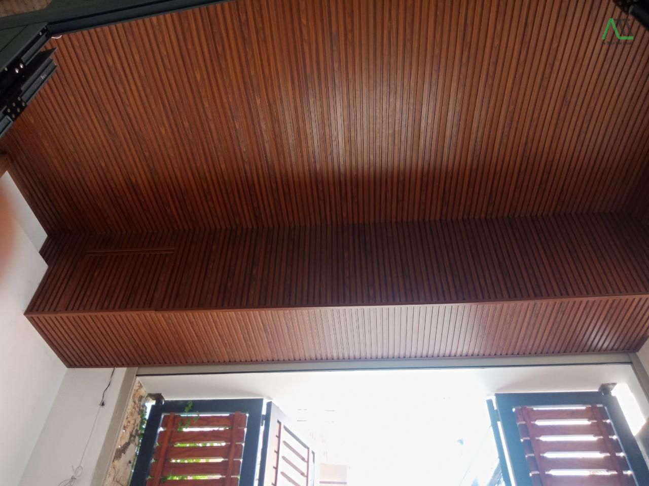 lam nhựa giả gỗ 