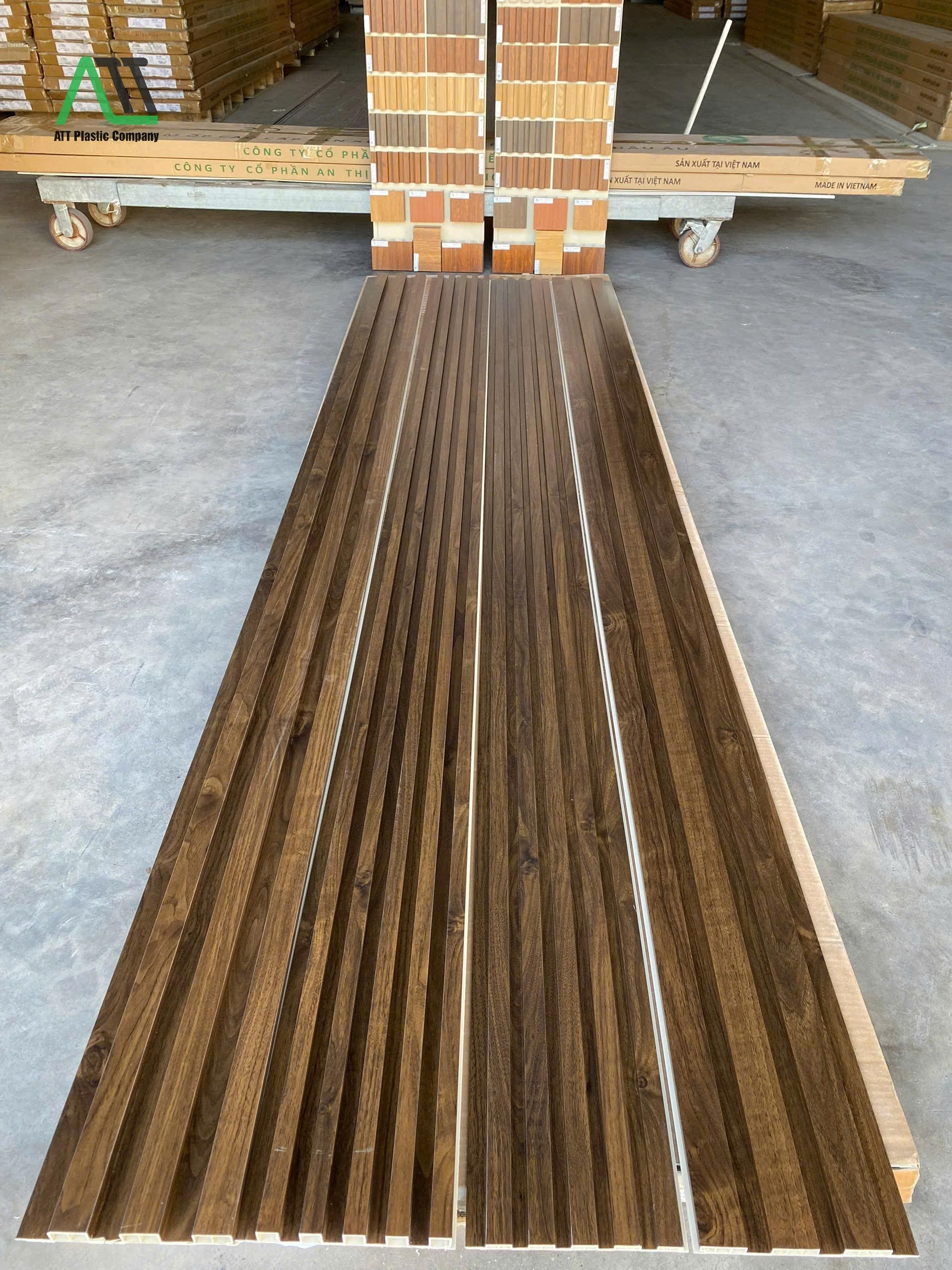 lam sóng nhựa giả gỗ