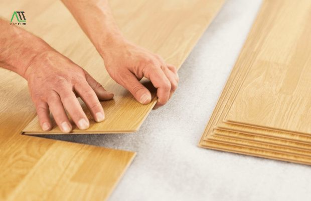 lát sàn gỗ trên nền gạch hoa