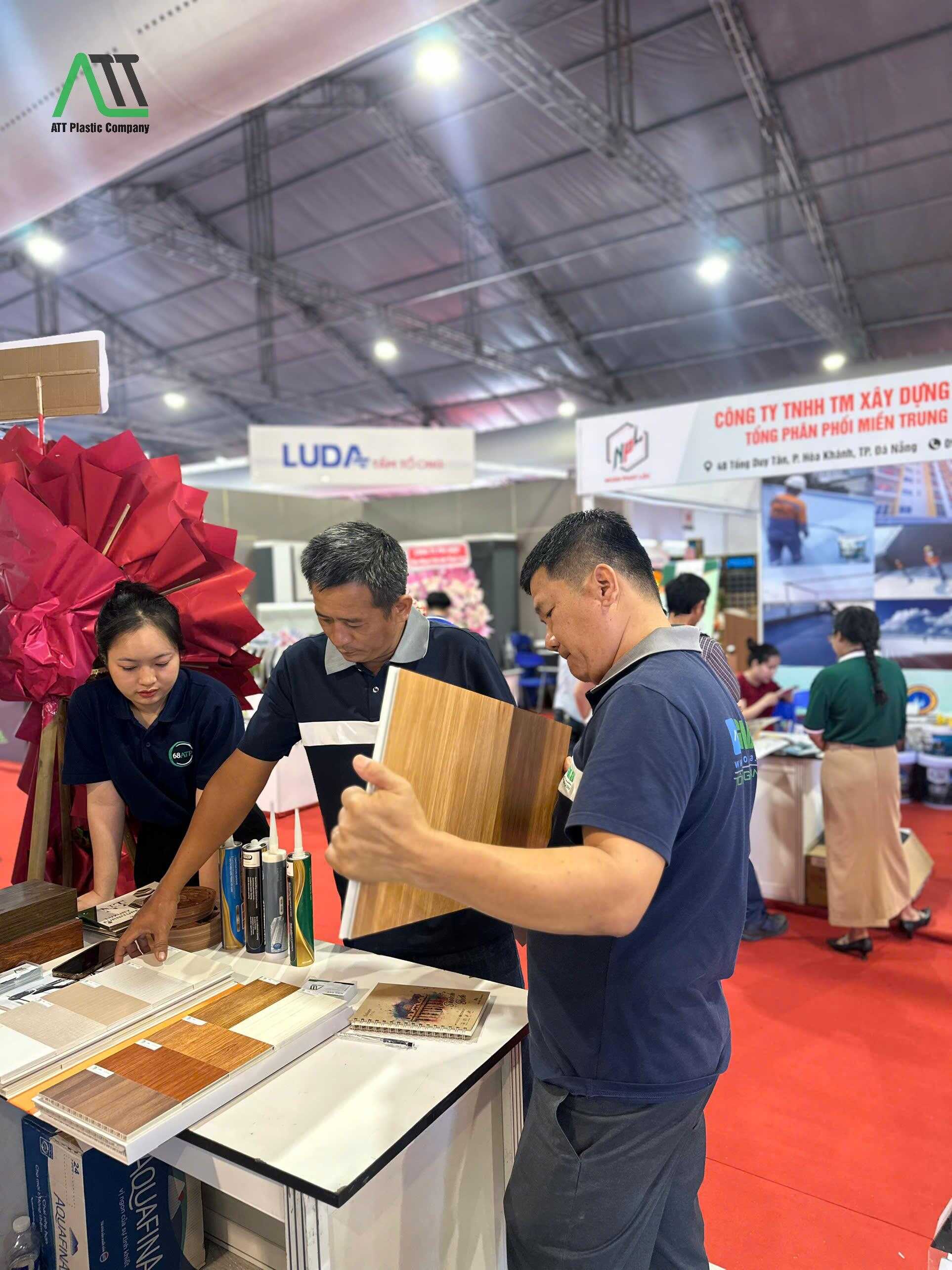 nhựa ATT hèm khóa