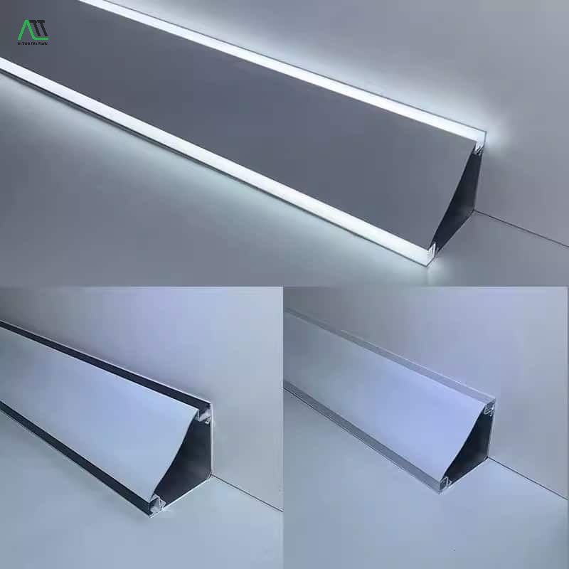 Phào chỉ nhôm là một loại vật liệu dải được làm từ kim loại nhẹ, bền và không bị ăn mòn, có màu trắng sáng