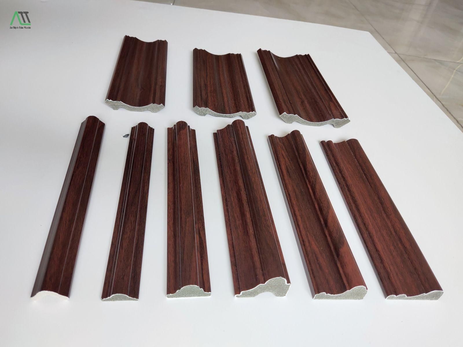 phào chỉ nhựa giả gỗ