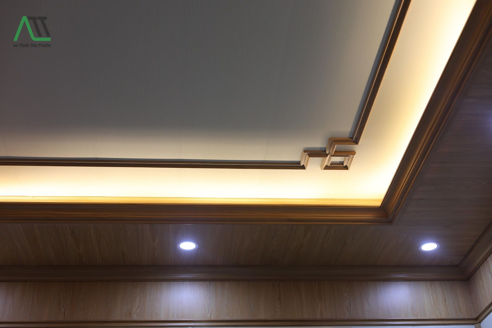 phào chỉ pvc và phào chỉ gỗ