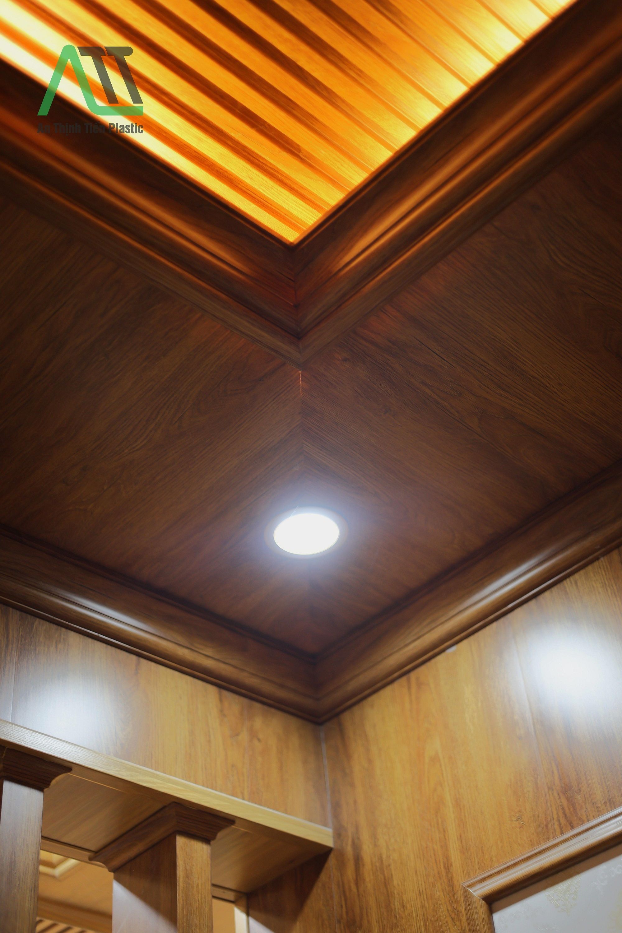 phào chỉ pvc và phào chỉ gỗ