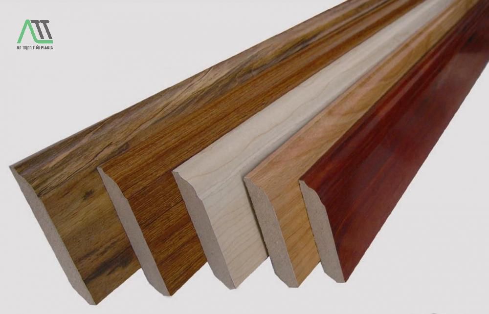 phào chỉ pvc và phào chỉ gỗ