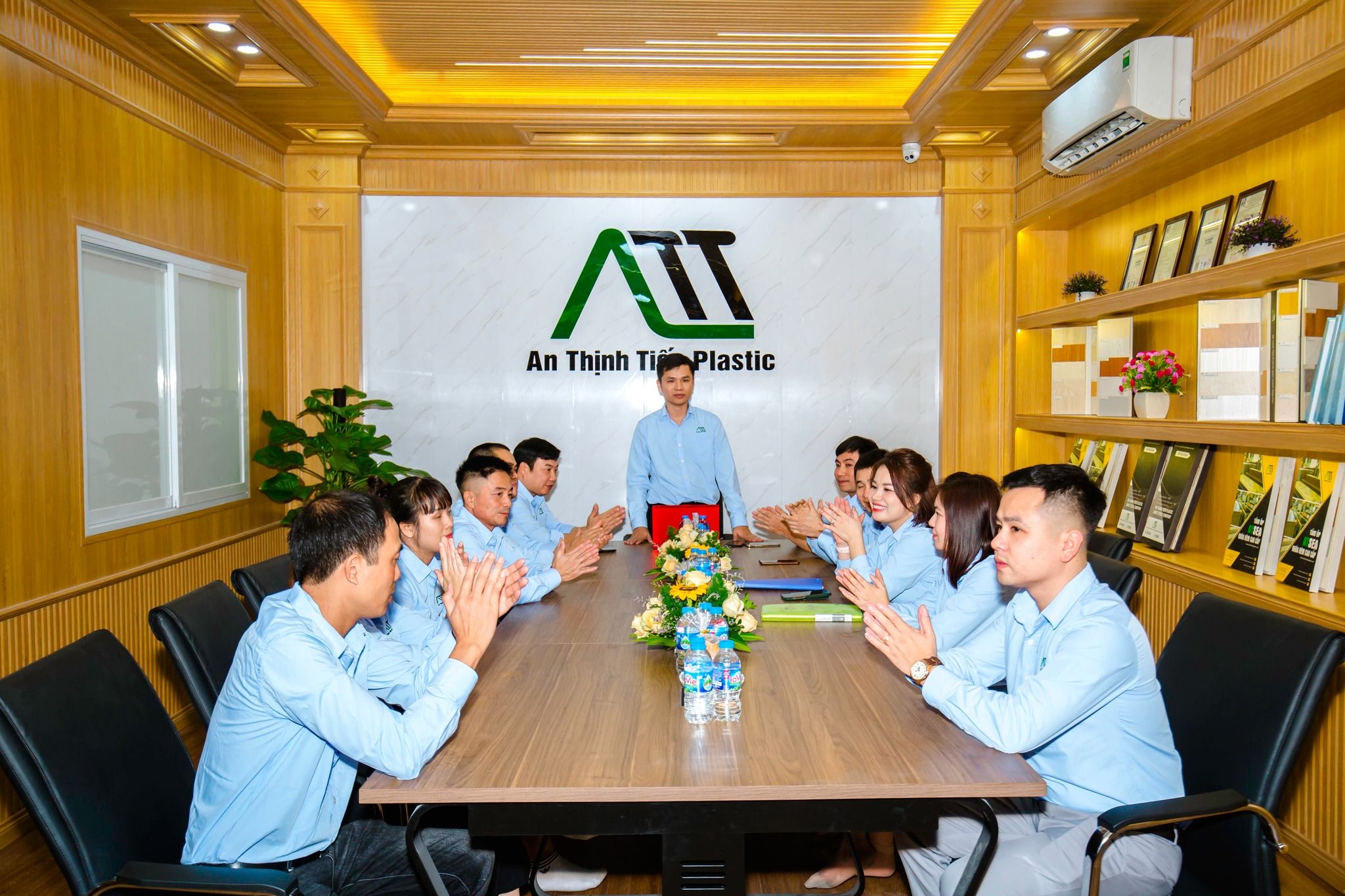 phào chỉ tường phòng khách