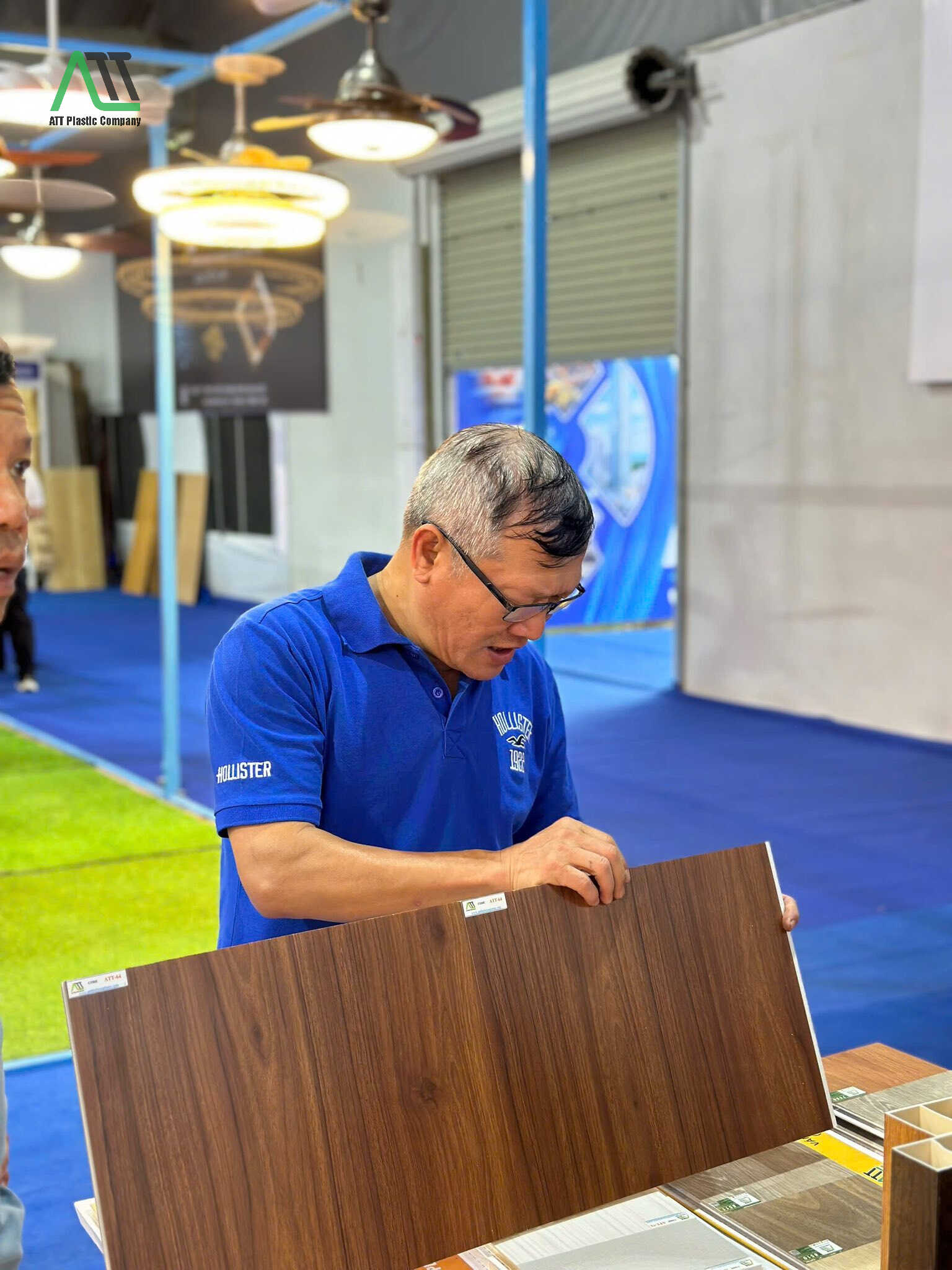 tấm nhựa giả gỗ có bị bong tróc không