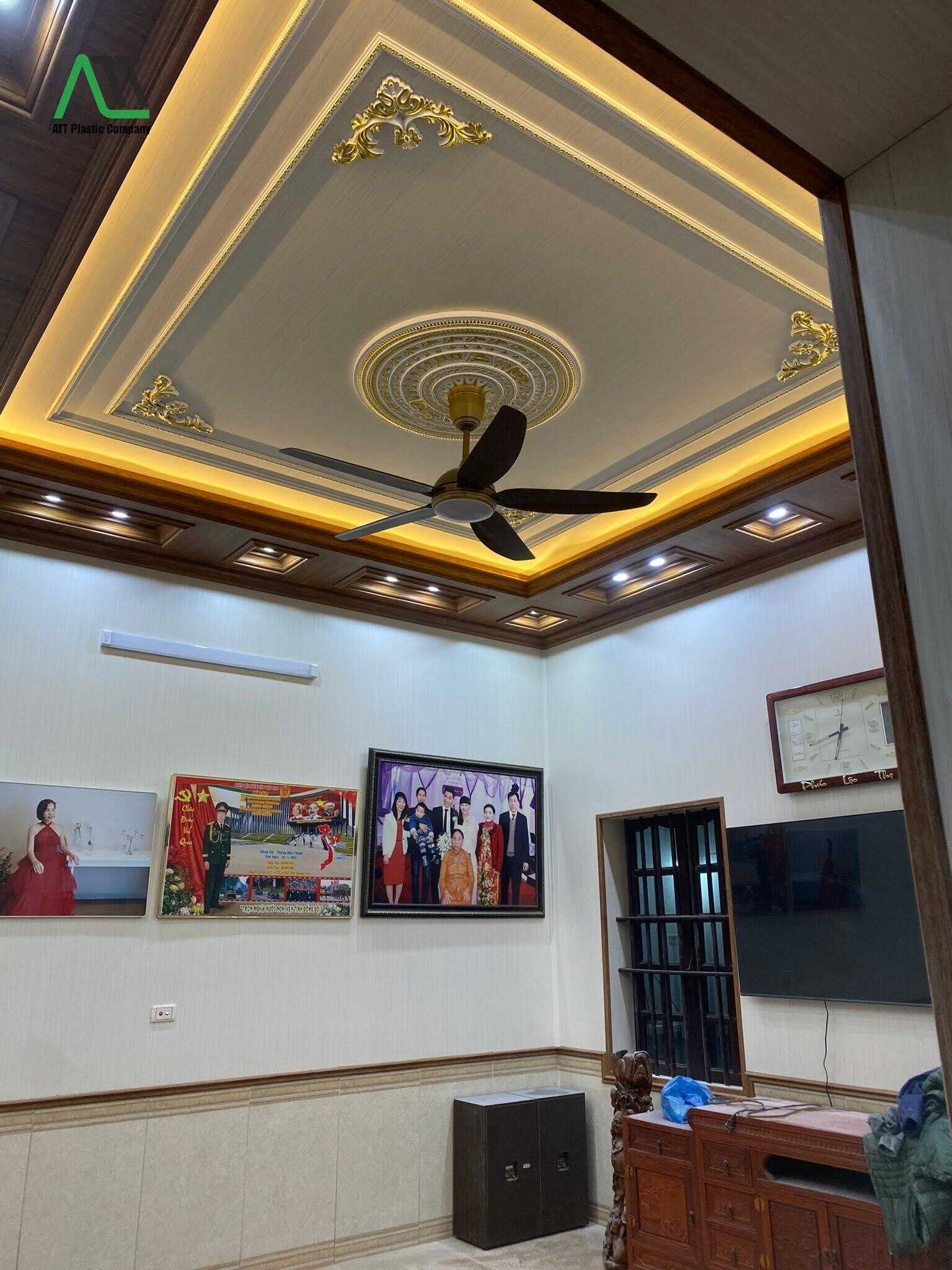 tấm ốp hèm khóa
