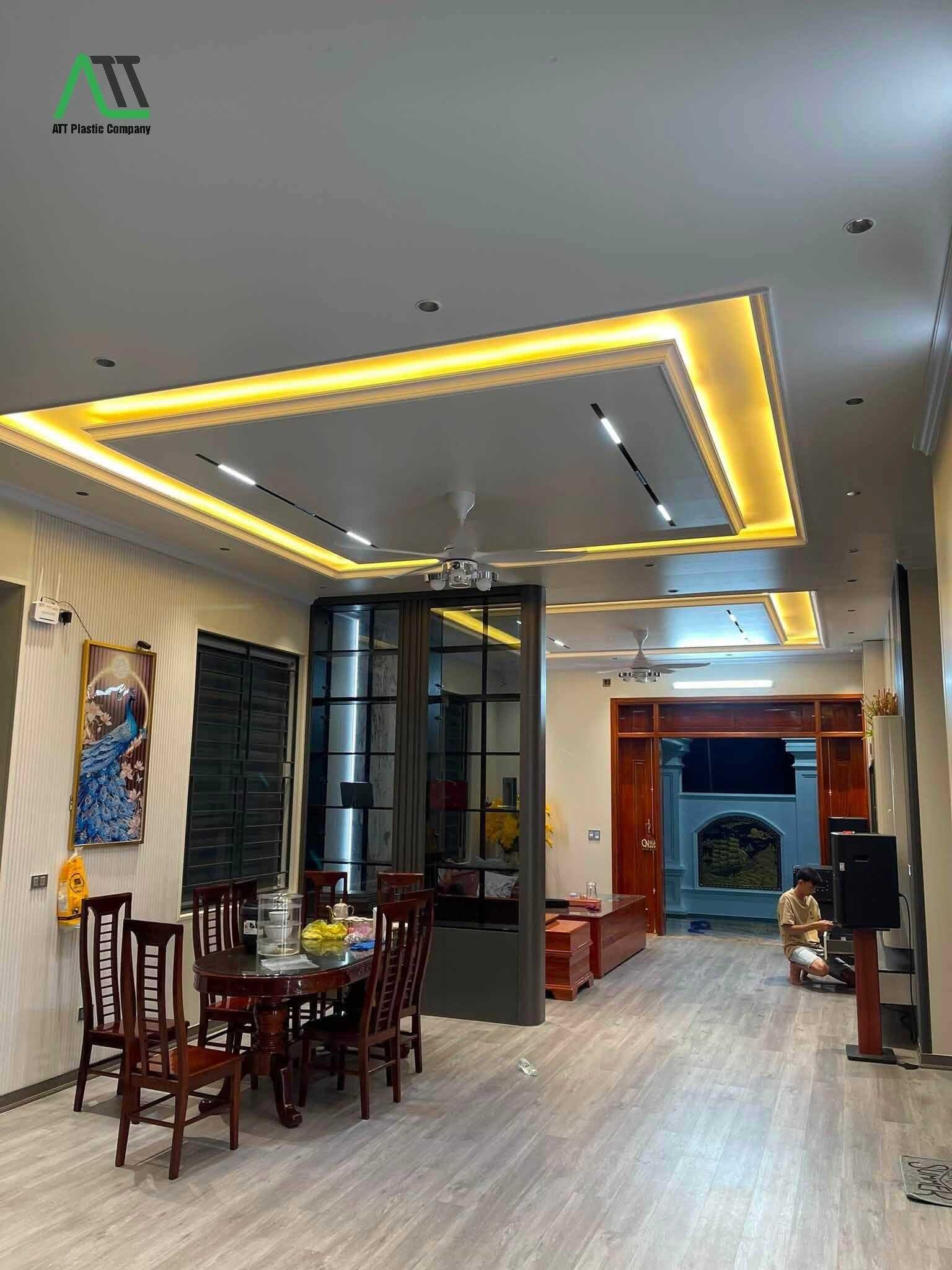 tấm ốp hèm khóa