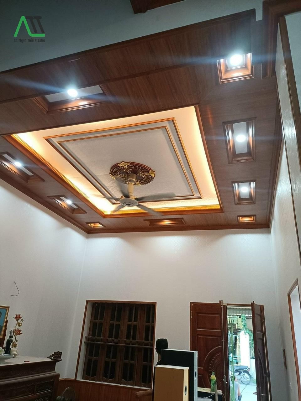 tấm ốp trần vân gỗ PVC