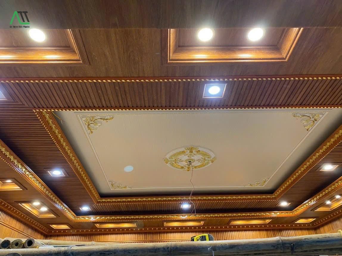 tấm ốp trần vân gỗ PVC