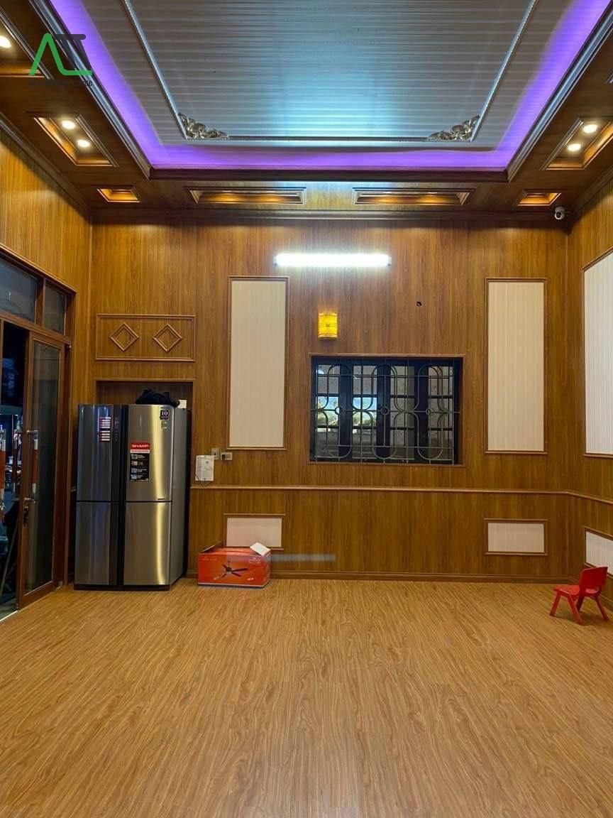 tấm ốp trần vân gỗ PVC