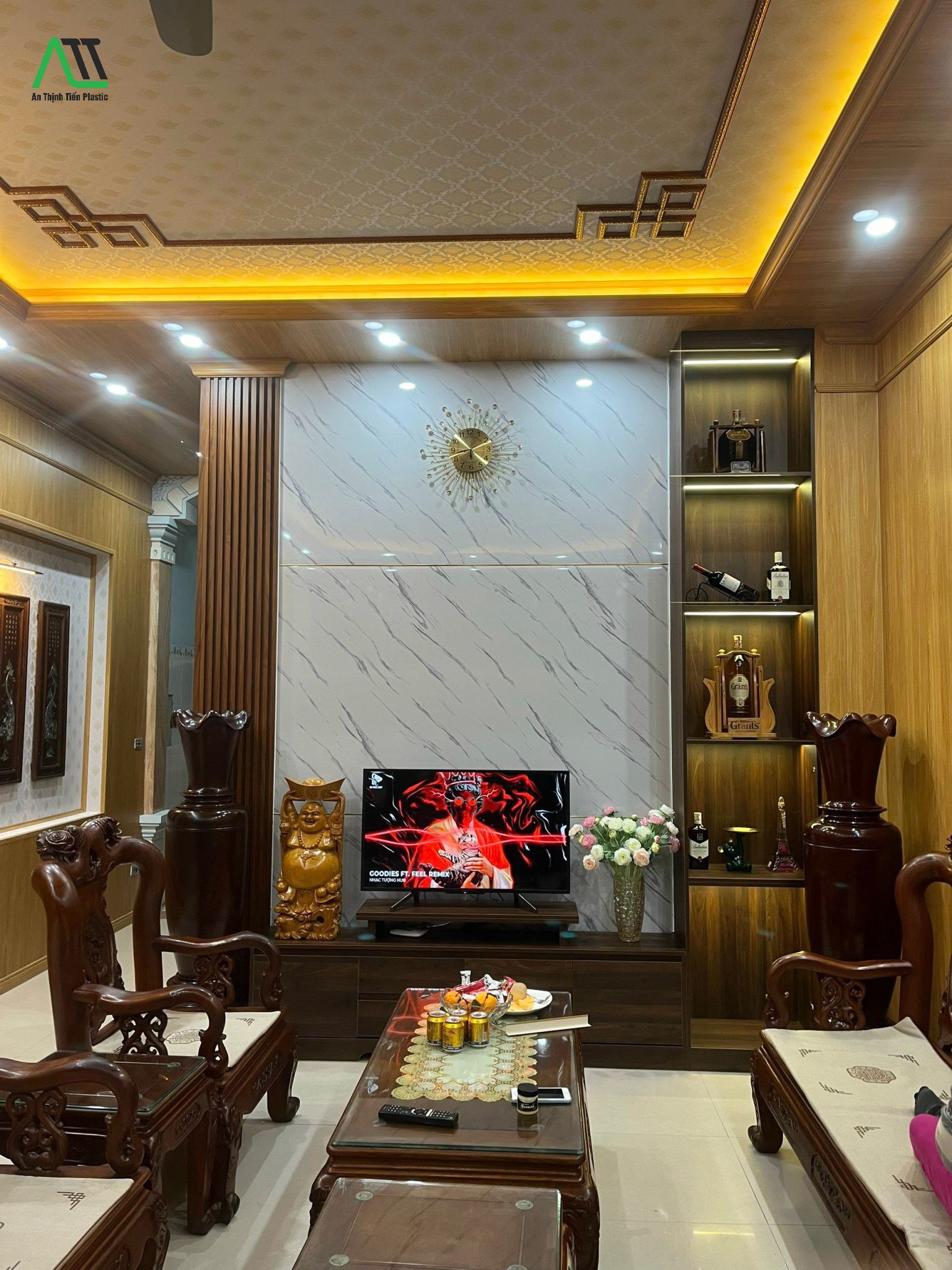Hướng dẫn chọn tấm nhựa ốp tường màu vàng gỗ phù hợp