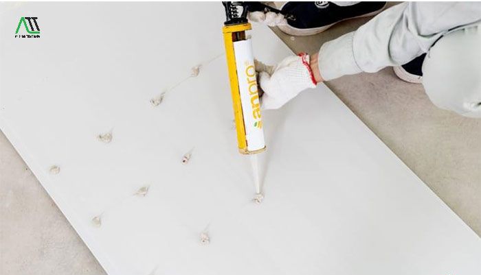 thi công tấm nhựa giả gỗ