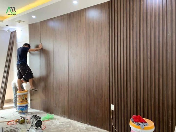 thi công tấm ốp giả gỗ