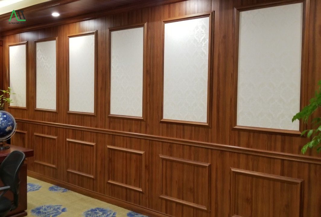 thi công tấm ốp tường giả gỗ