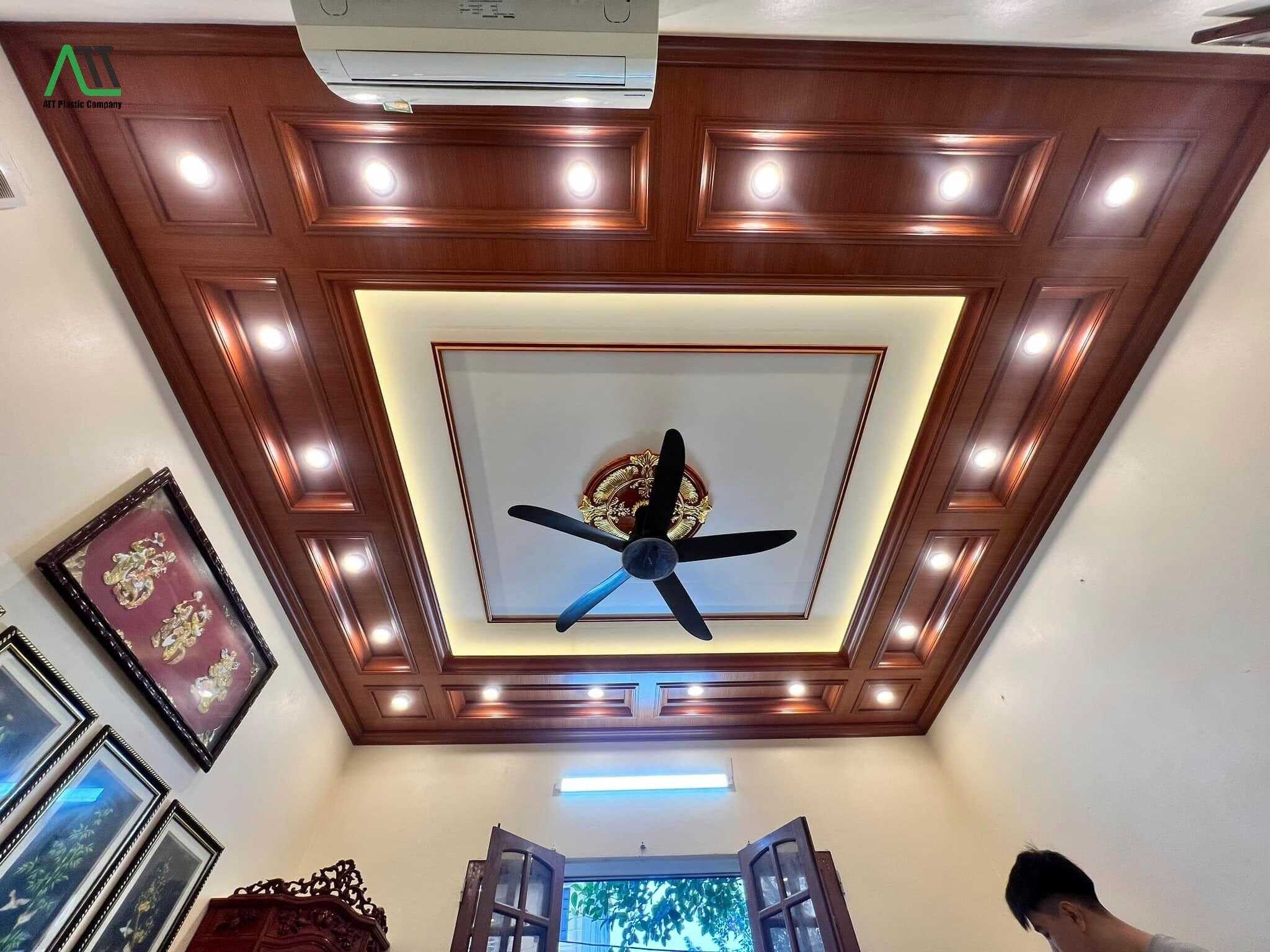 trần nhựa hèm khóa