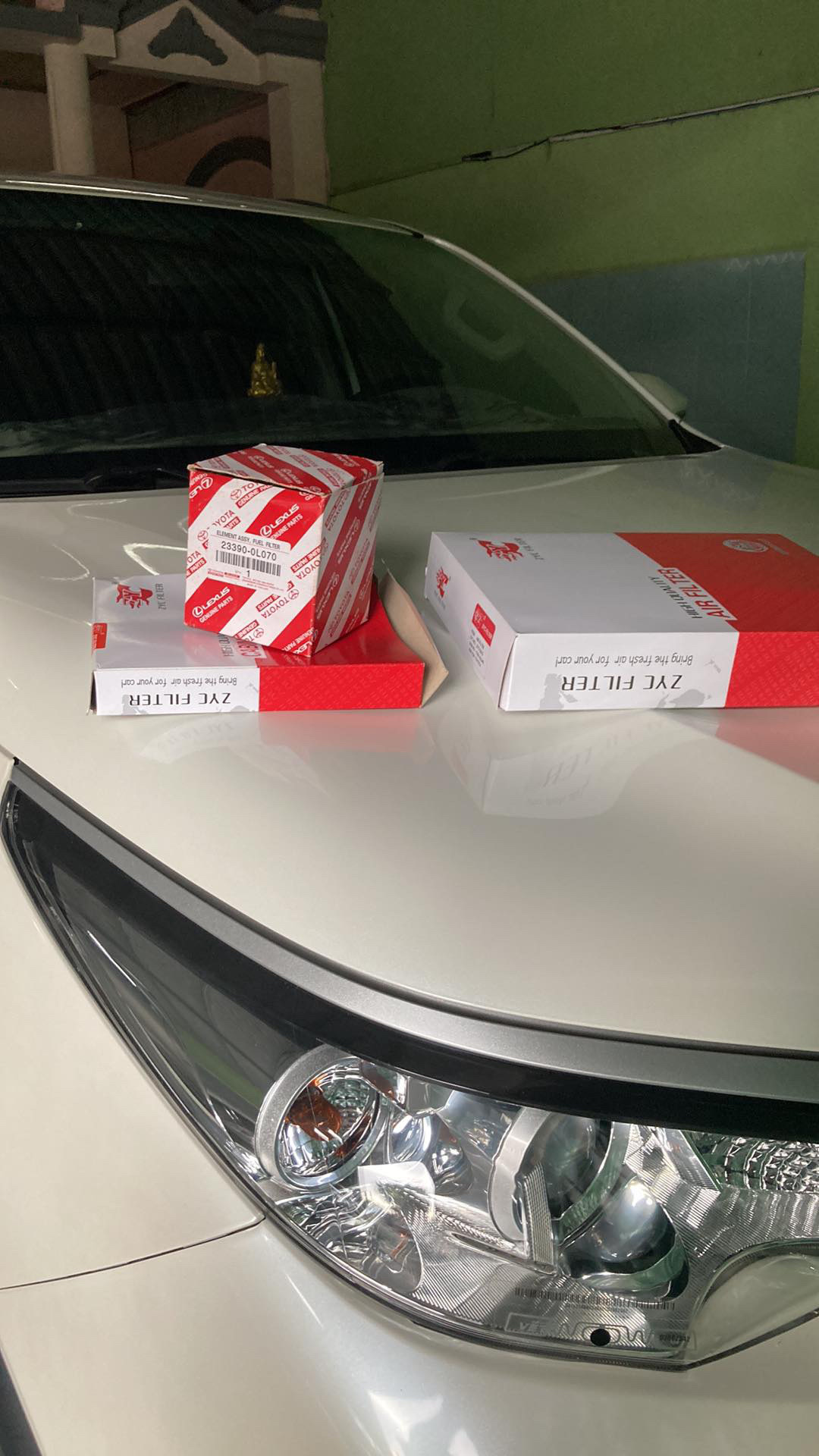 Tự thay lọc gió động cơ cho Toyota Hilux 2019