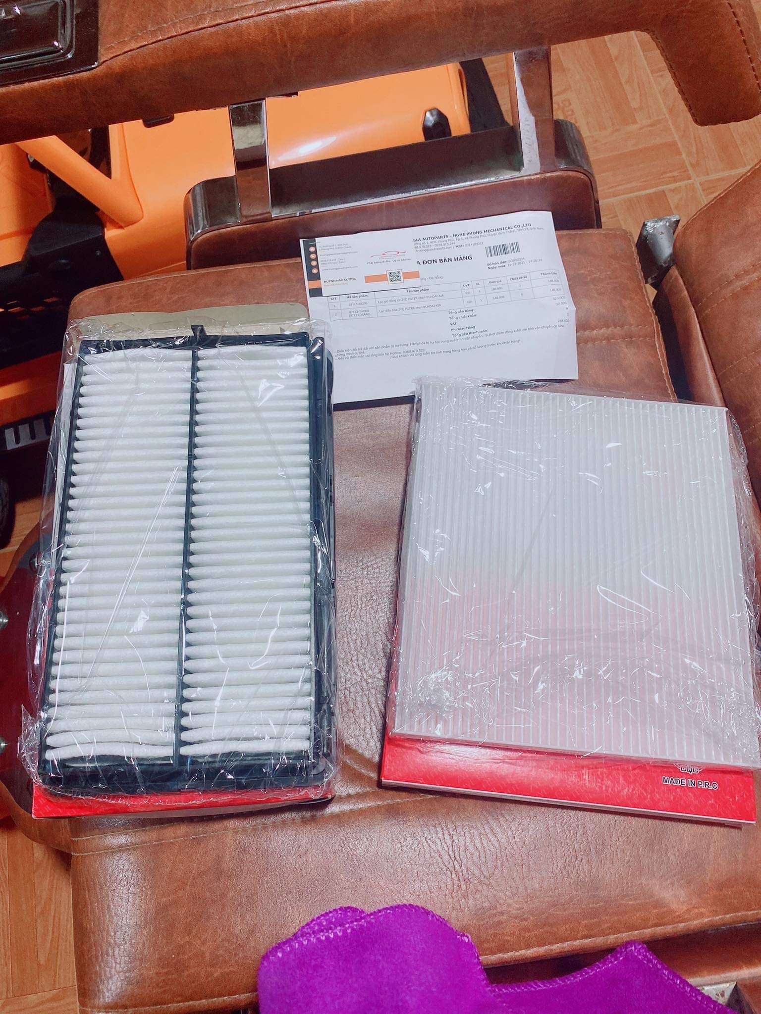 Tự thay lọc gió động cơ cho KIA Sedona máy dầu 2019