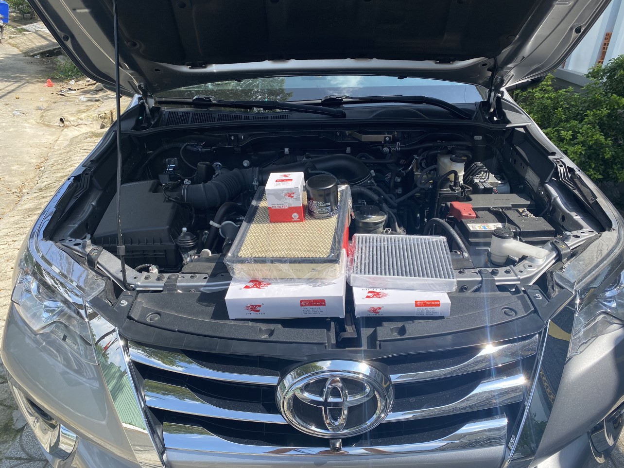 Lọc nhớt Toyota Fortuner, innova, Hilux, Hiace ( Mã: 90915-YZZD2 )