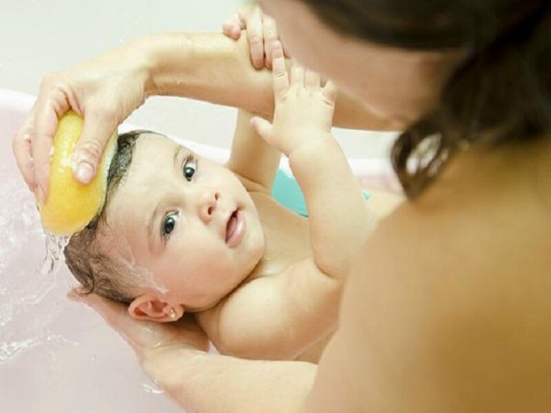 bé bị dị ứng sữa tắm