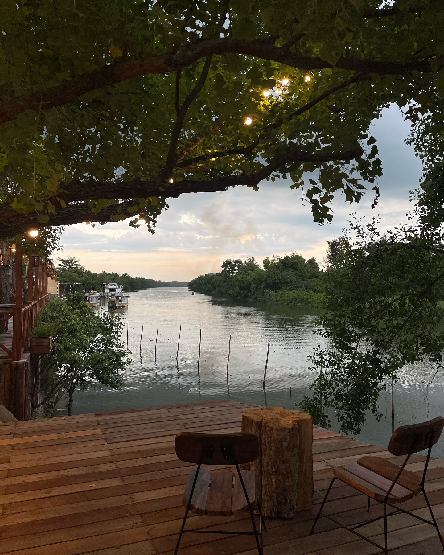 Lưu Ngay Top 10 Quán Cafe View "Hot" Nhất Hà Tĩnh: Từ Sang Chảnh Đến Chill Giữa Rừng Thông.