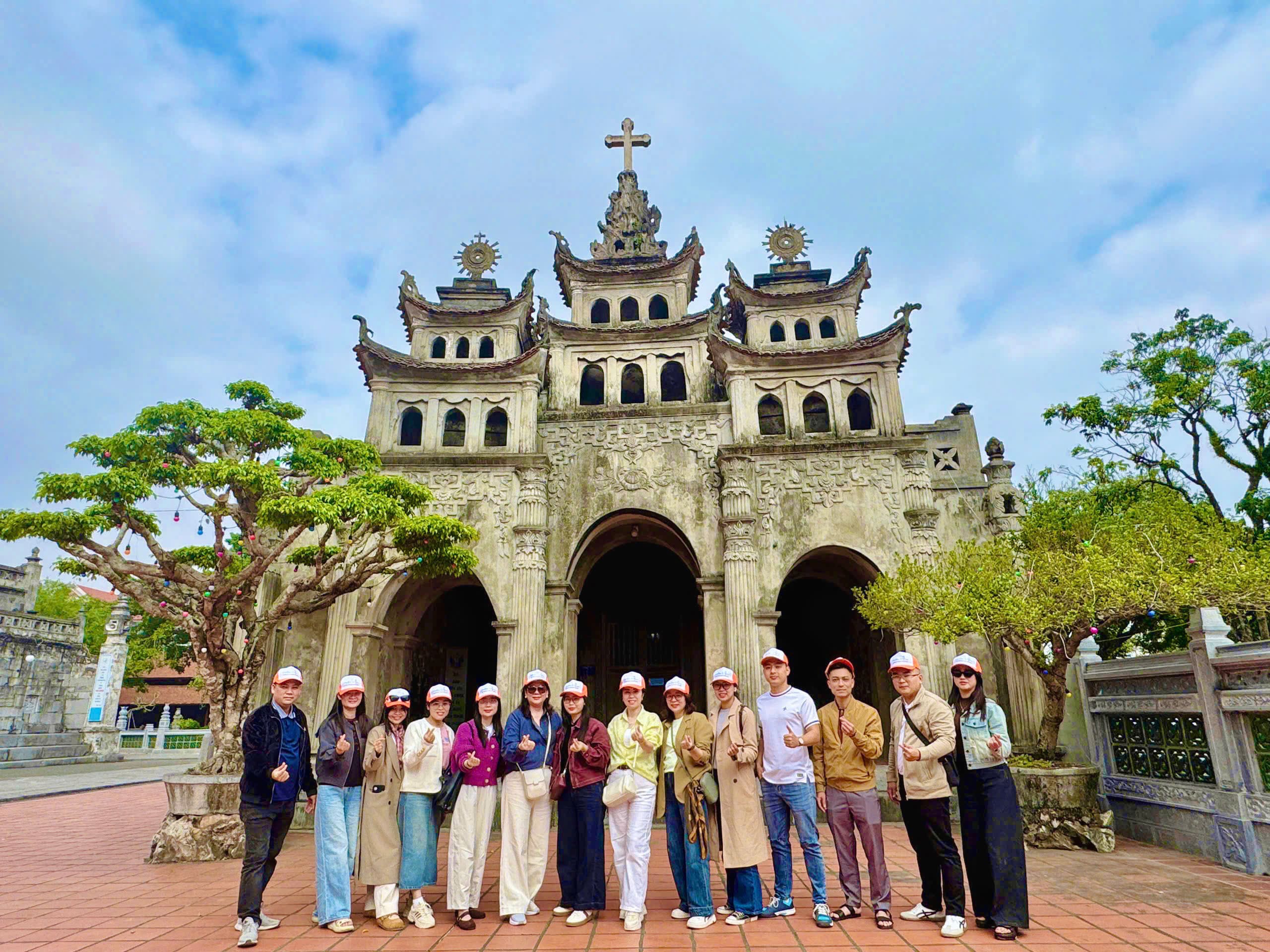 Hello Trip - Công ty du lịch Nghệ An uy tín chuyên tour miền Bắc 2026