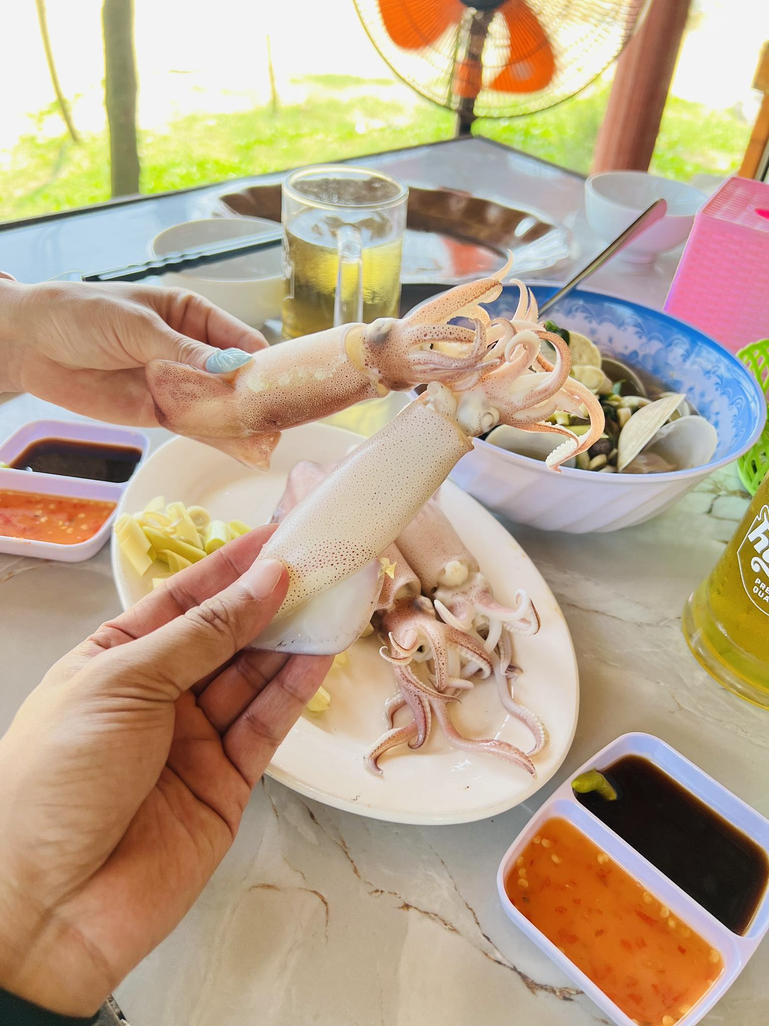 Mực nhảy vừa hấp, mình cùng nhắm thôi bạn ơi!! (Ảnh: Sưu tầm)