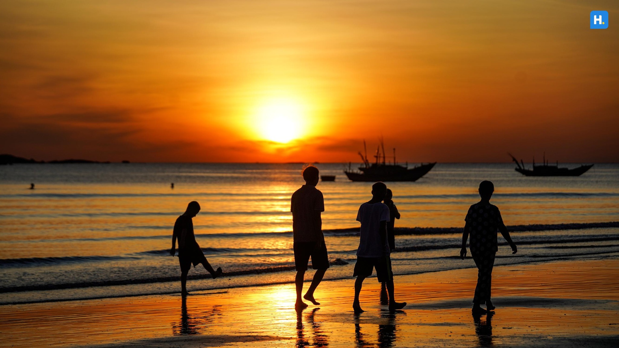 bình minh tại biển thiên cầm