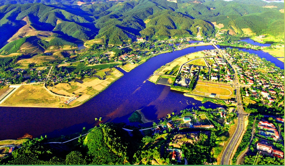 Dòng nước xanh chảy dài (Ảnh: Sưu tầm)