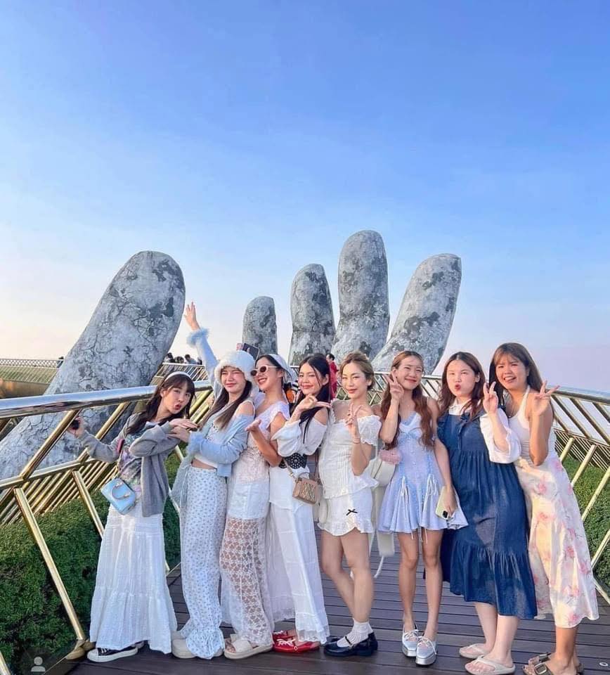 kinh-nghiem-check-in-cau-vang-ba-na-hills-khong-nguoi