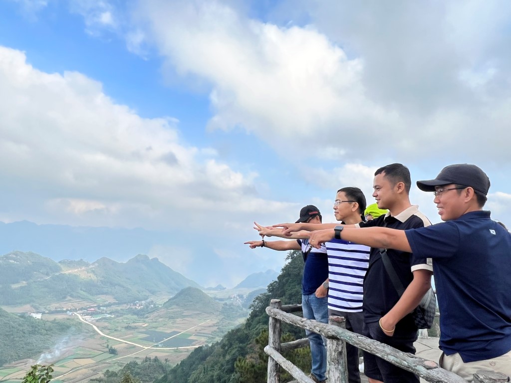 Săn mây Hà Giang Quản Bạ, núi đôi Quản Bạ săn mây, tọa độ săn mây Hà Giang, săn mây Đồng Văn.
