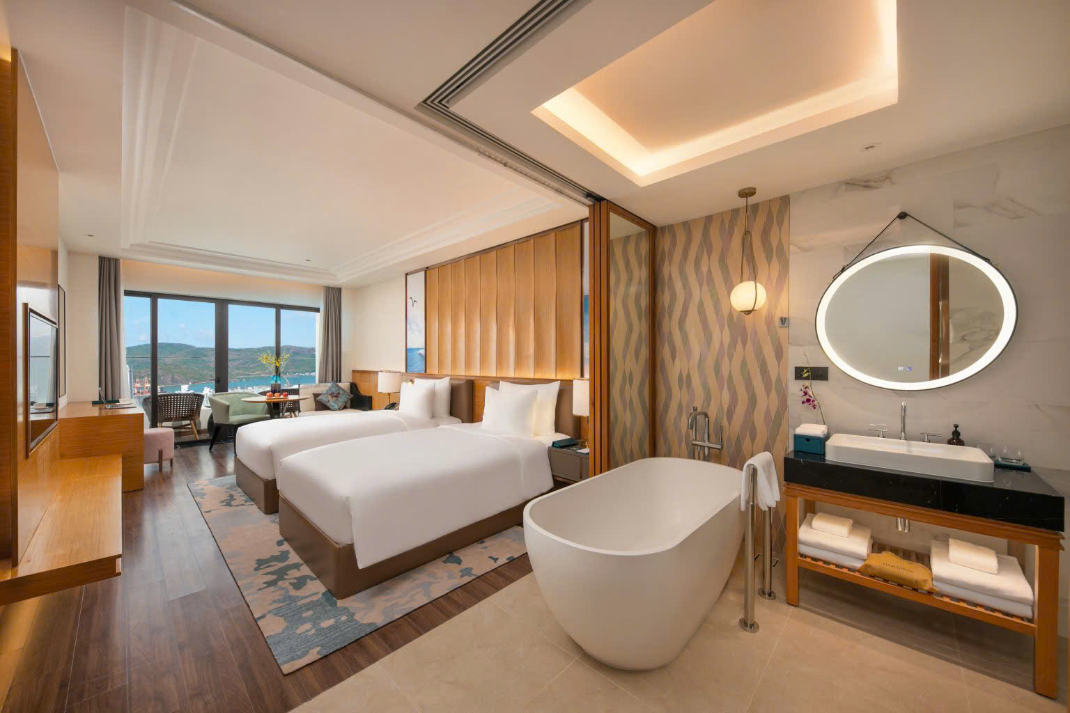 premium oceanview grand hyams khach san quy nhon cho cap doi view bien dep