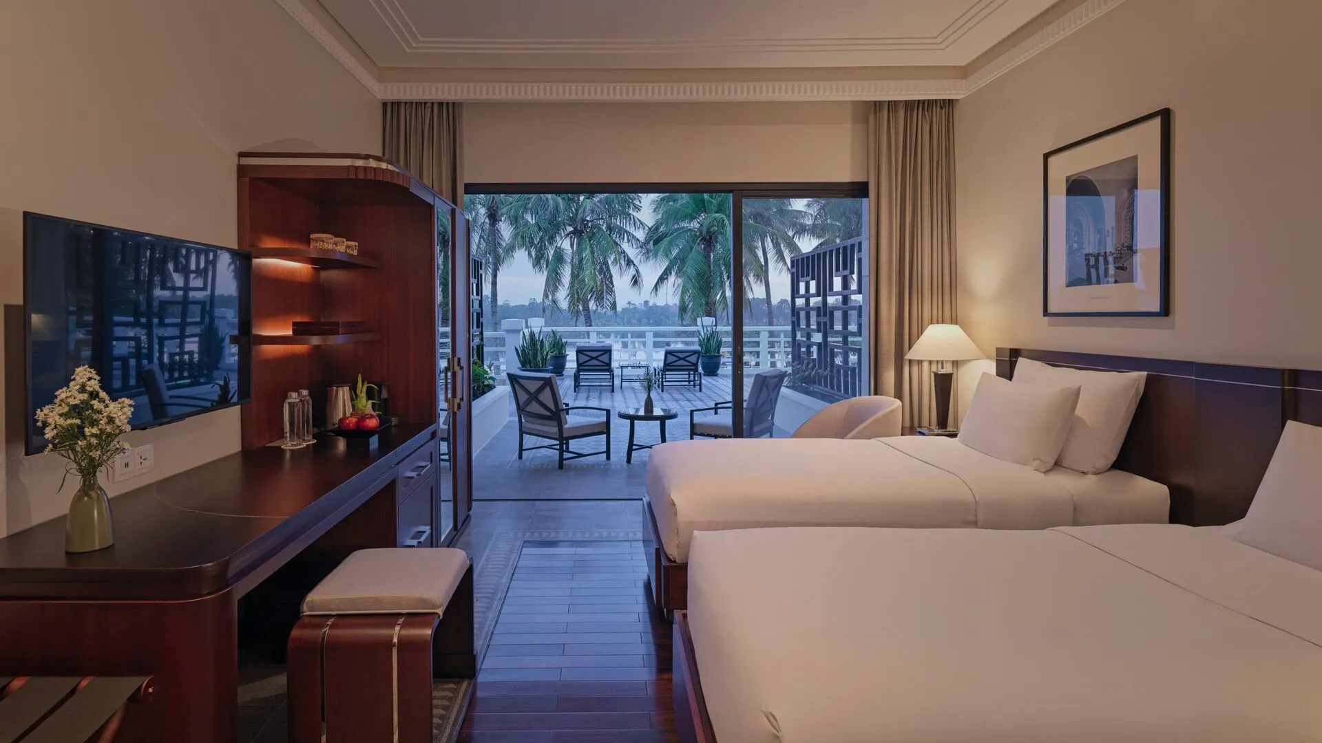 Không gian phòng nghỉ đẹp đến từng góc nhỏ tại Azerai La Residence.