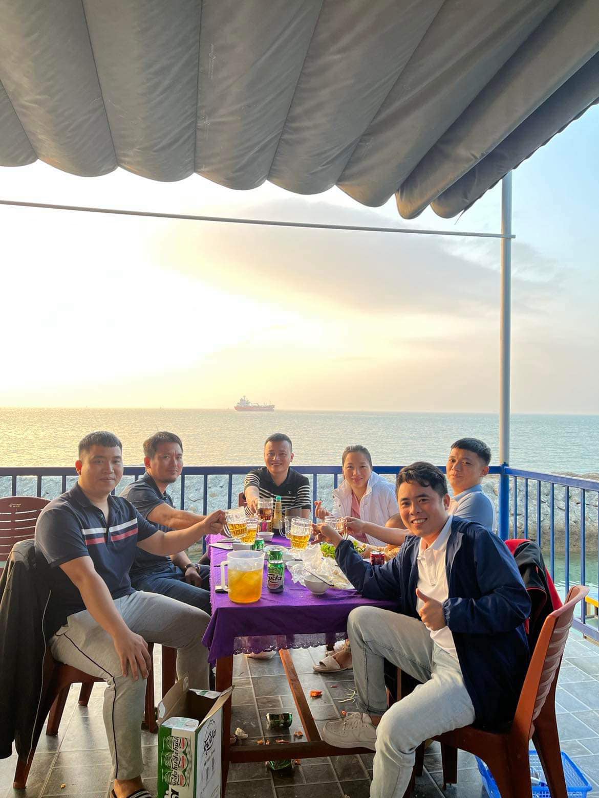 Hoàng hôn cực chill ở bè nổi Thoàn Liên. (Nguồn: Sưu tầm)