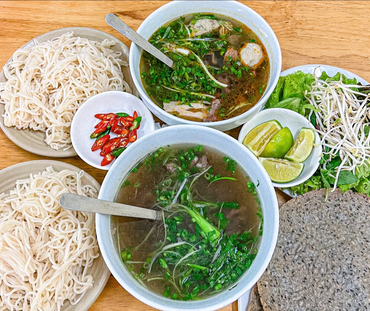 Sợi mì thơm cùng nước lèo béo ngậy (Ảnh: Sưu tầm)