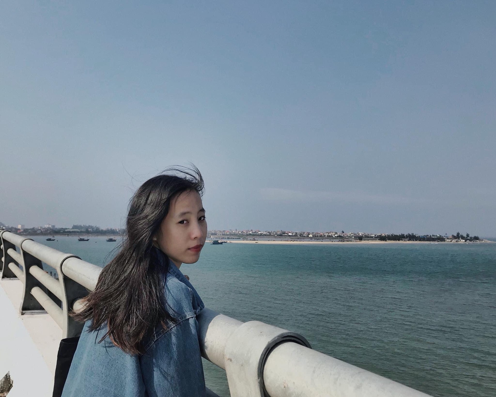 Bức ảnh sống "ảo" trên cầu Cửa Nhượng (Ảnh: Sưu tầm)