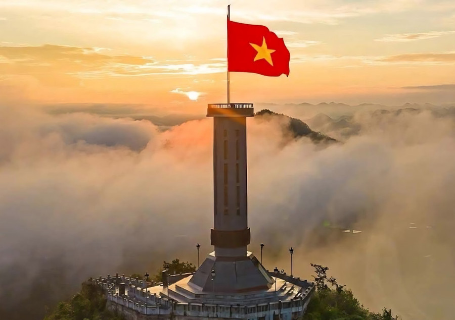 Săn mây Hà Giang Lũng Cú, cột cờ Lũng Cú săn mây, tọa độ săn mây Hà Giang, săn mây Đồng Văn.