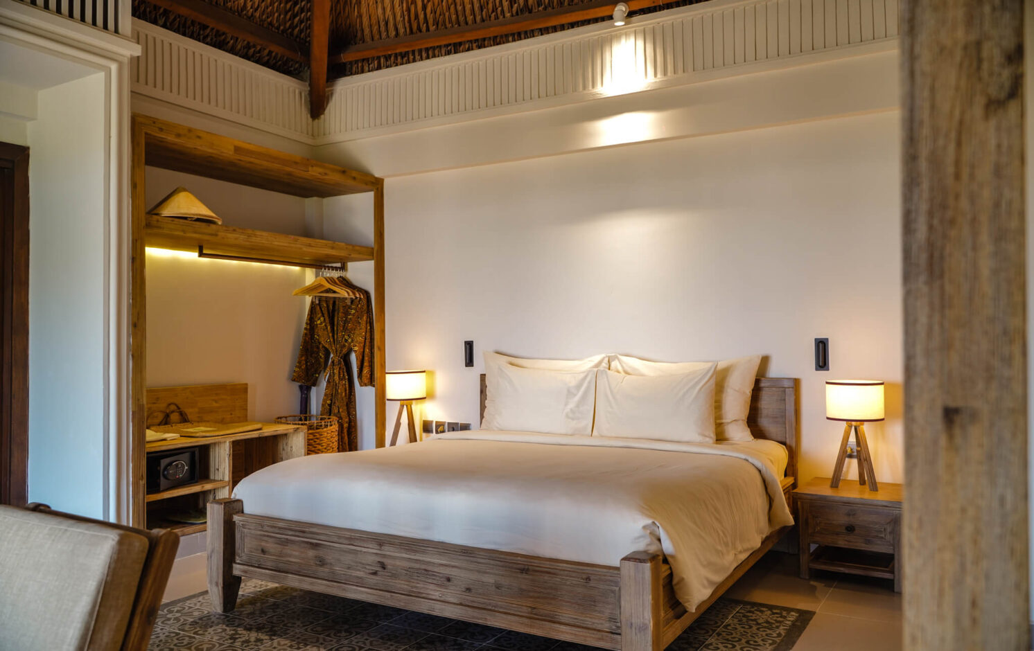 gia phong crown retreat executive seaview beachfront bungalow cao cap