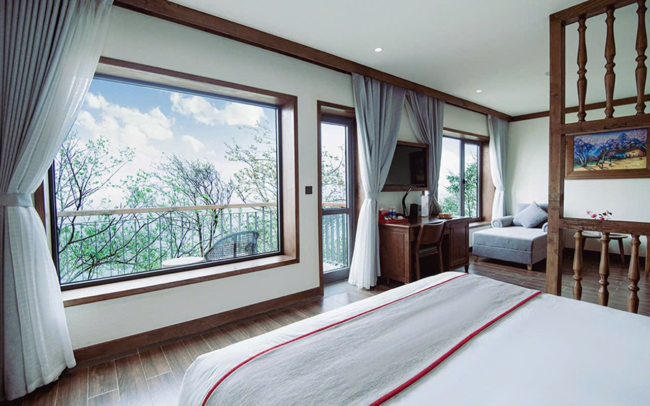 Phòng Deluxe Sapa Cát Cát Hills Resort & Spa có ban công view núi