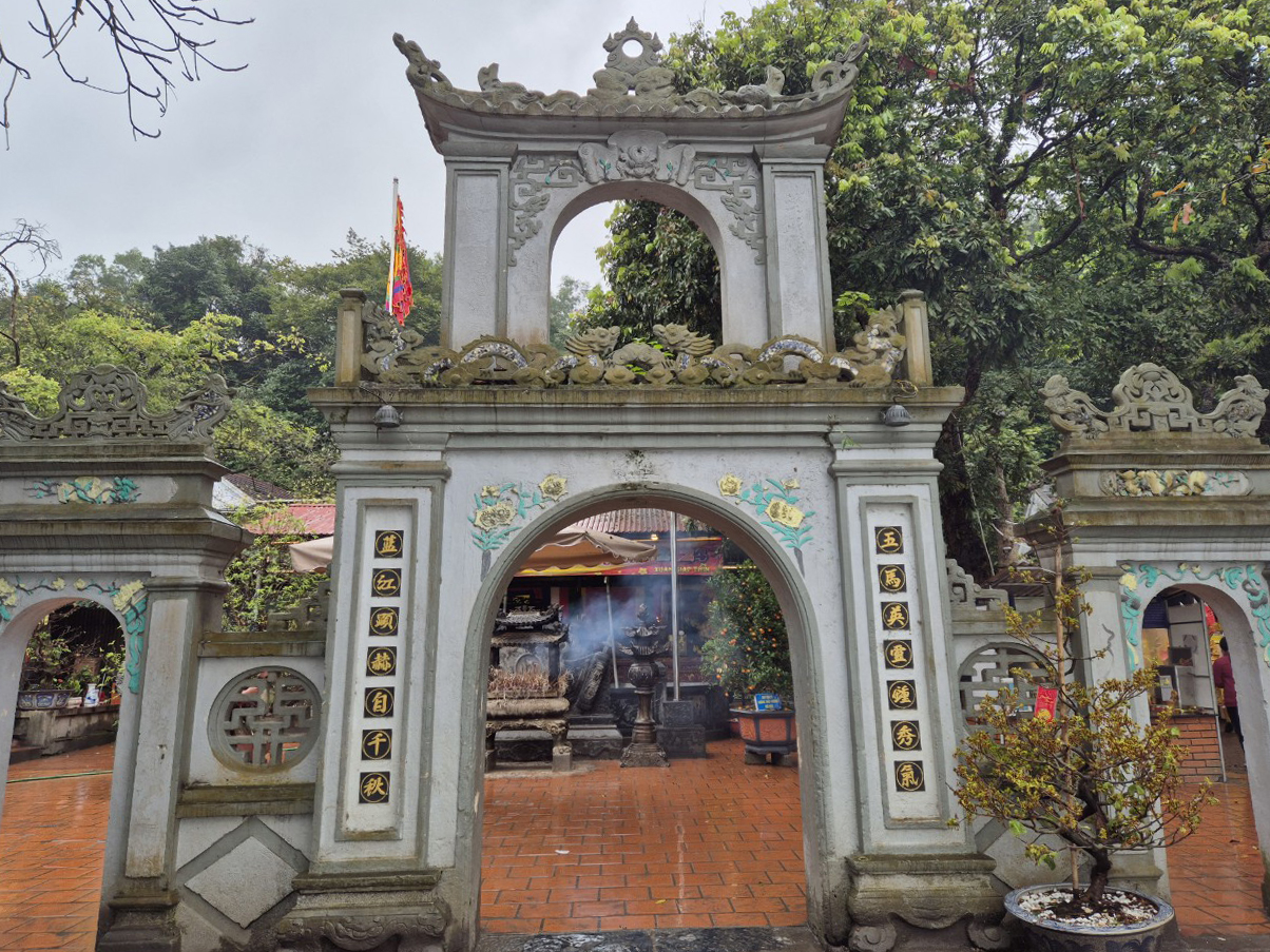 đền ông hoàng mười nghệ an