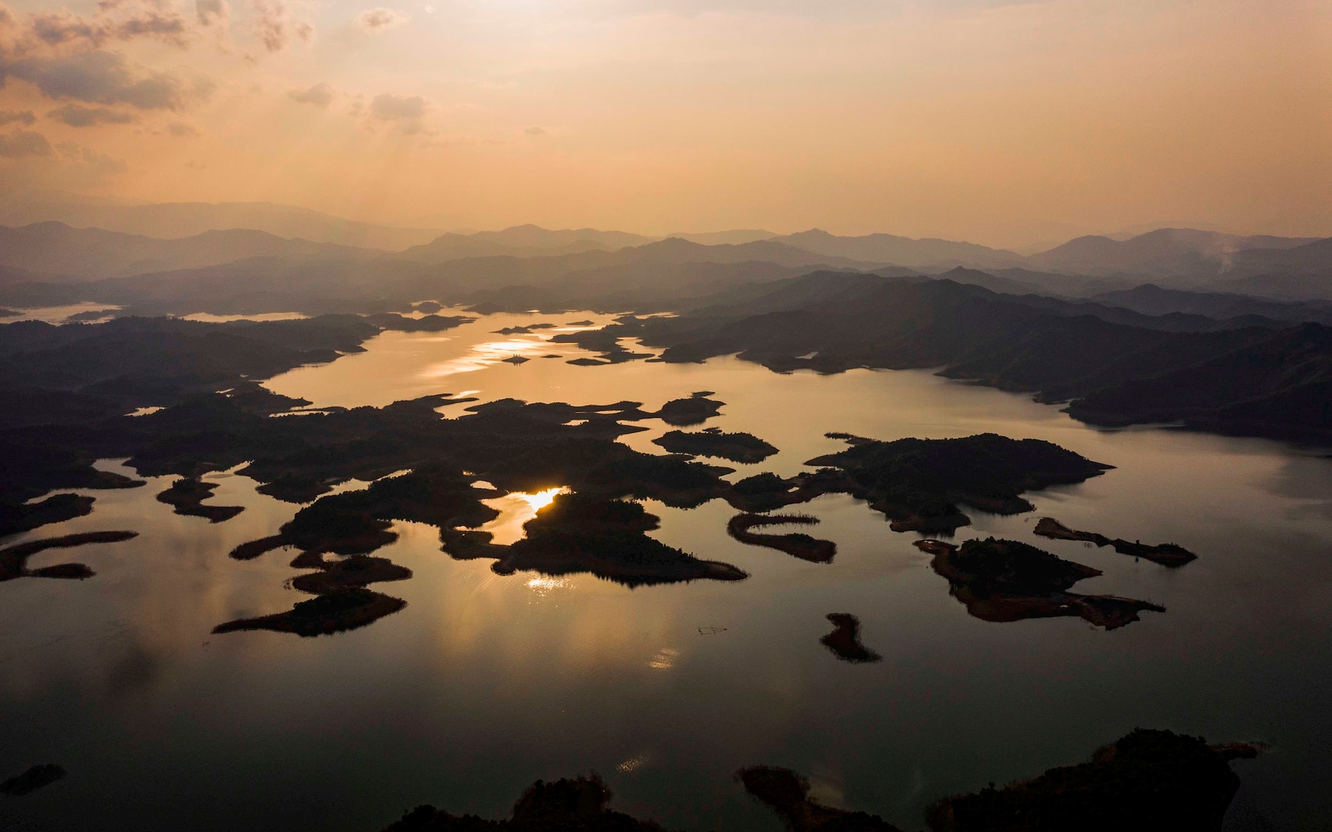 Hoàng hôn lấp lánh (Ảnh: Sưu tầm)