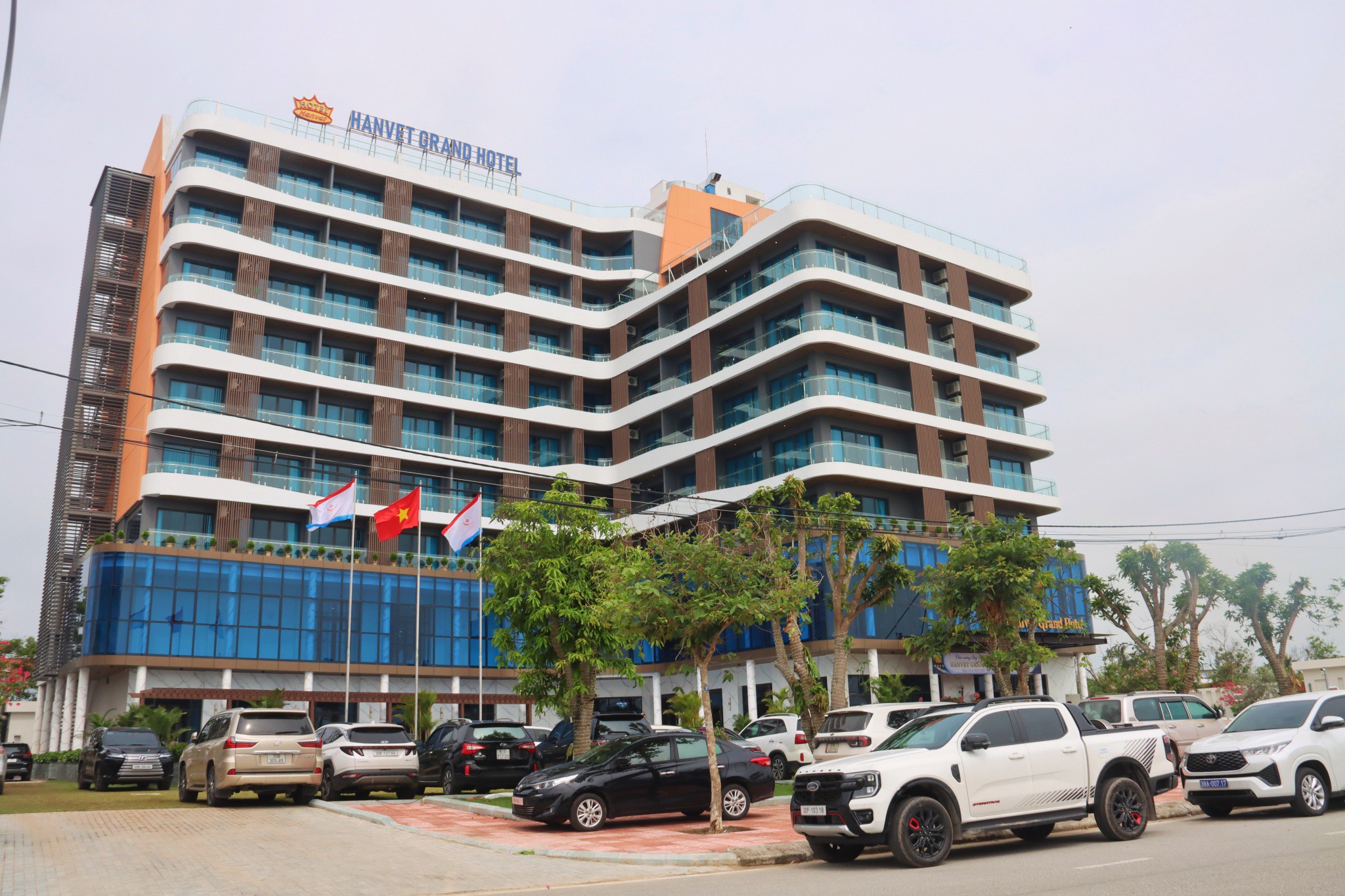 Toan canh khach san Hanvet Grand Hotel Xuan Thanh Ha Tinh moi nhat 2026