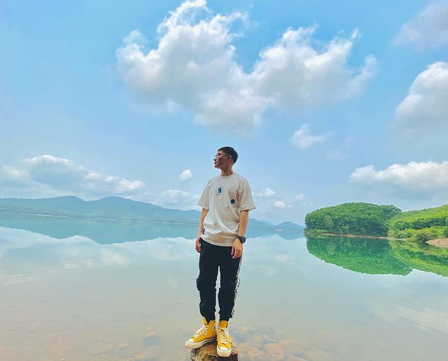 Sống ảo cùng mặt nước trong veo của hồ Kẻ Gỗ (Ảnh: Sưu tầm)